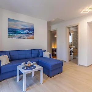 Apartment Blue Pula, New, Family Friendly, Comfortable, Free Parking And Wifi, Pula